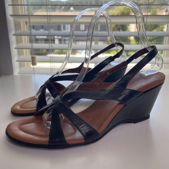 Gentle Souls Wedge Sandals Size 9 Black Leather Strappy Classic Cushion Footbed - Picture 2 of 11